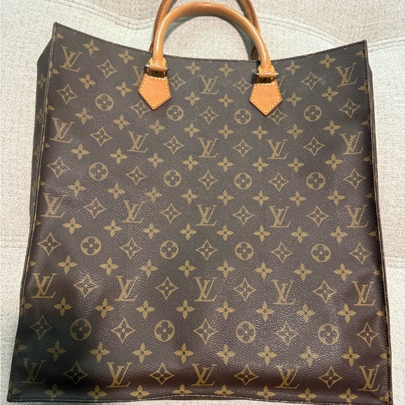 Louis Vuitton Monogram Sac Plat
Brown insert included - Picture 2 of 8